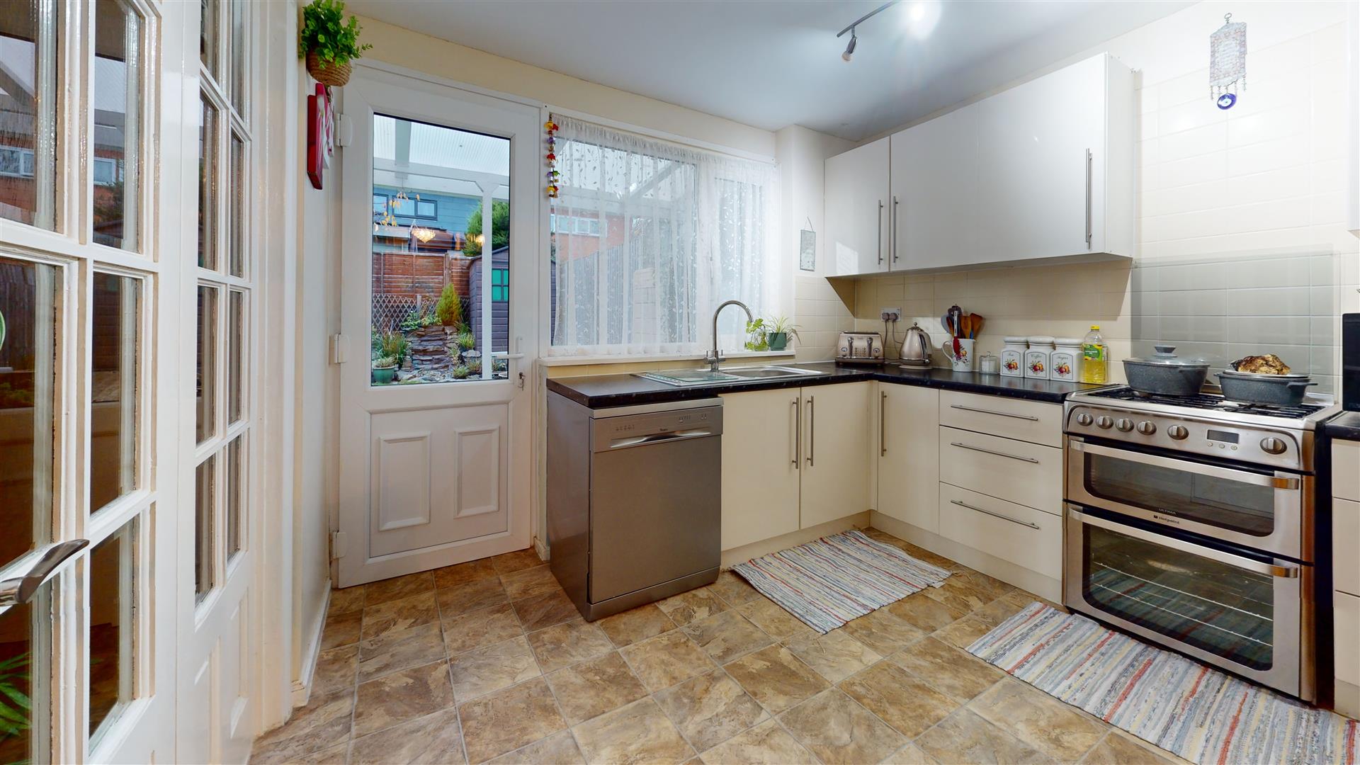 3 bed property in Portrush Close, Milton Keynes